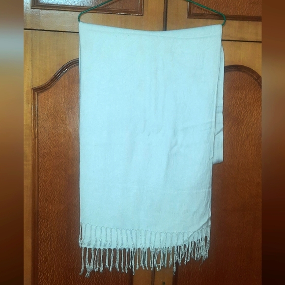 Women's Woollen Kurta stole and plazzo set Embroidered - Picture 4 of 5